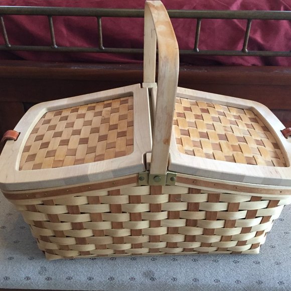 2006 Longaberger Family Picnic Basket with Liner